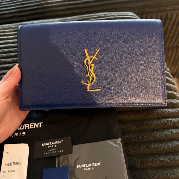 Small YSL textured leather clutch - Picture 5 of 11